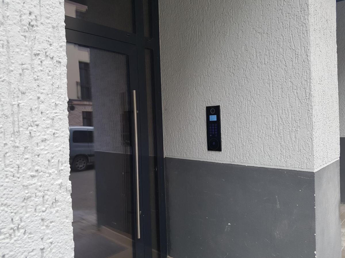 Happy Inn Egle, Self Check-In-24-7, A-C, Parking-In-The-Underground-Garage วิลนีอุส ภายนอก รูปภาพ